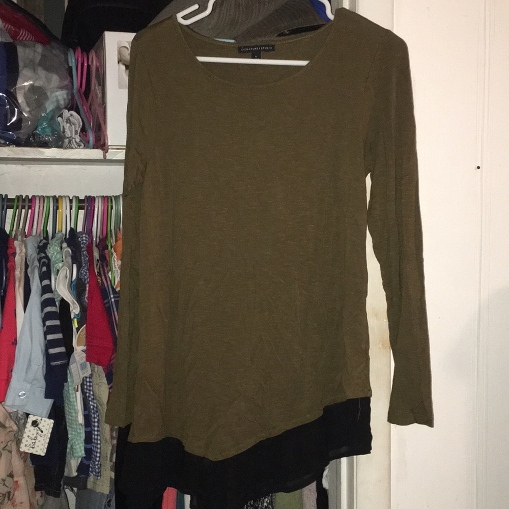 Signature Studio ladies top